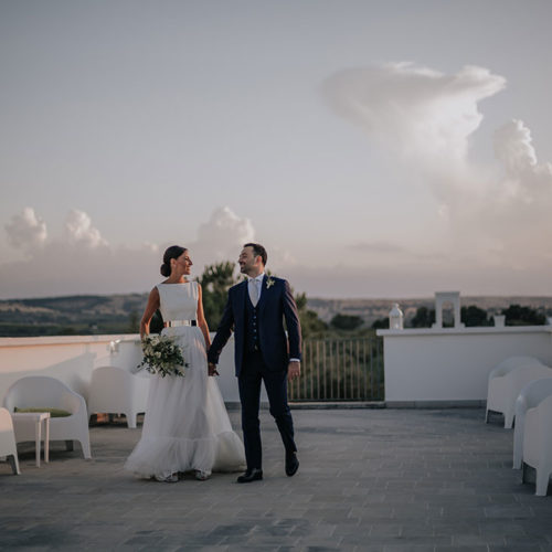 foto matrimonio sposi mano nella mano